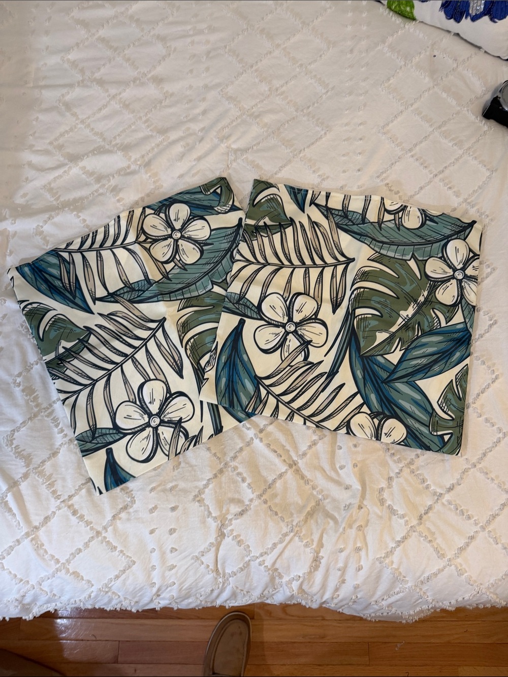 Tropical Leaf and Flower Decorative Throw Pillow Covers - Blue Green new